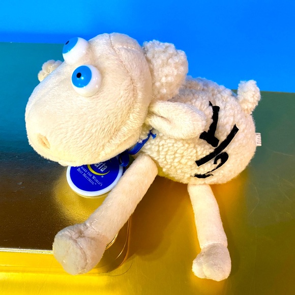 SERTA COUNTING SHEEP 1/2 PLUSH 2000 NWT PLASTIC EYES & NECK TAG WEARING BRACES - Picture 2 of 10